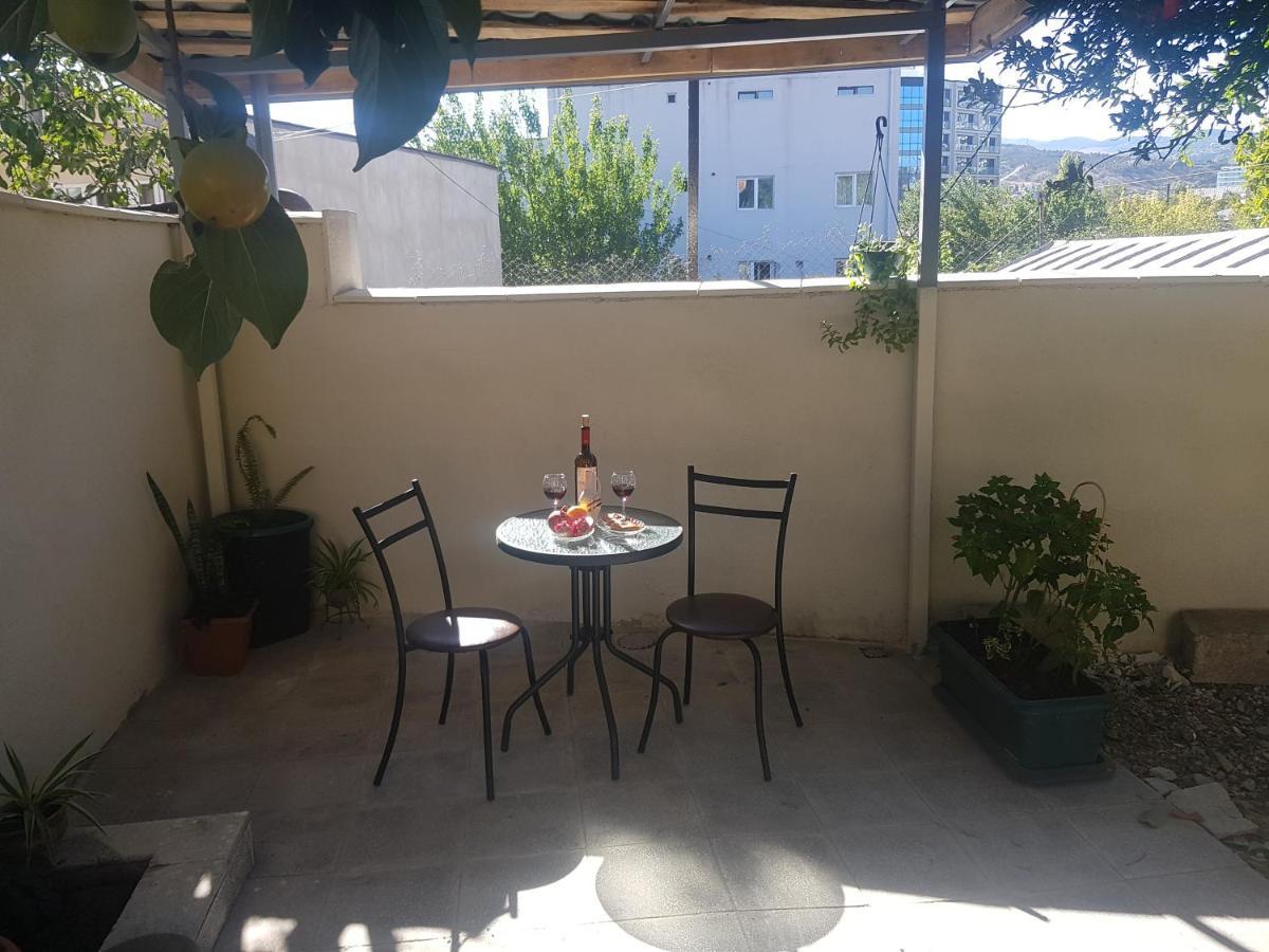 Домик У Куры Hotel Tbilisi Buitenkant foto